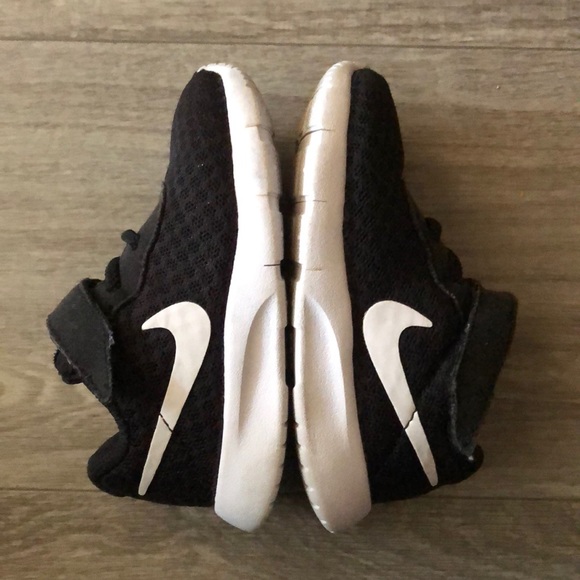 Infant Black & White Nike’s size 6C - Picture 5 of 11